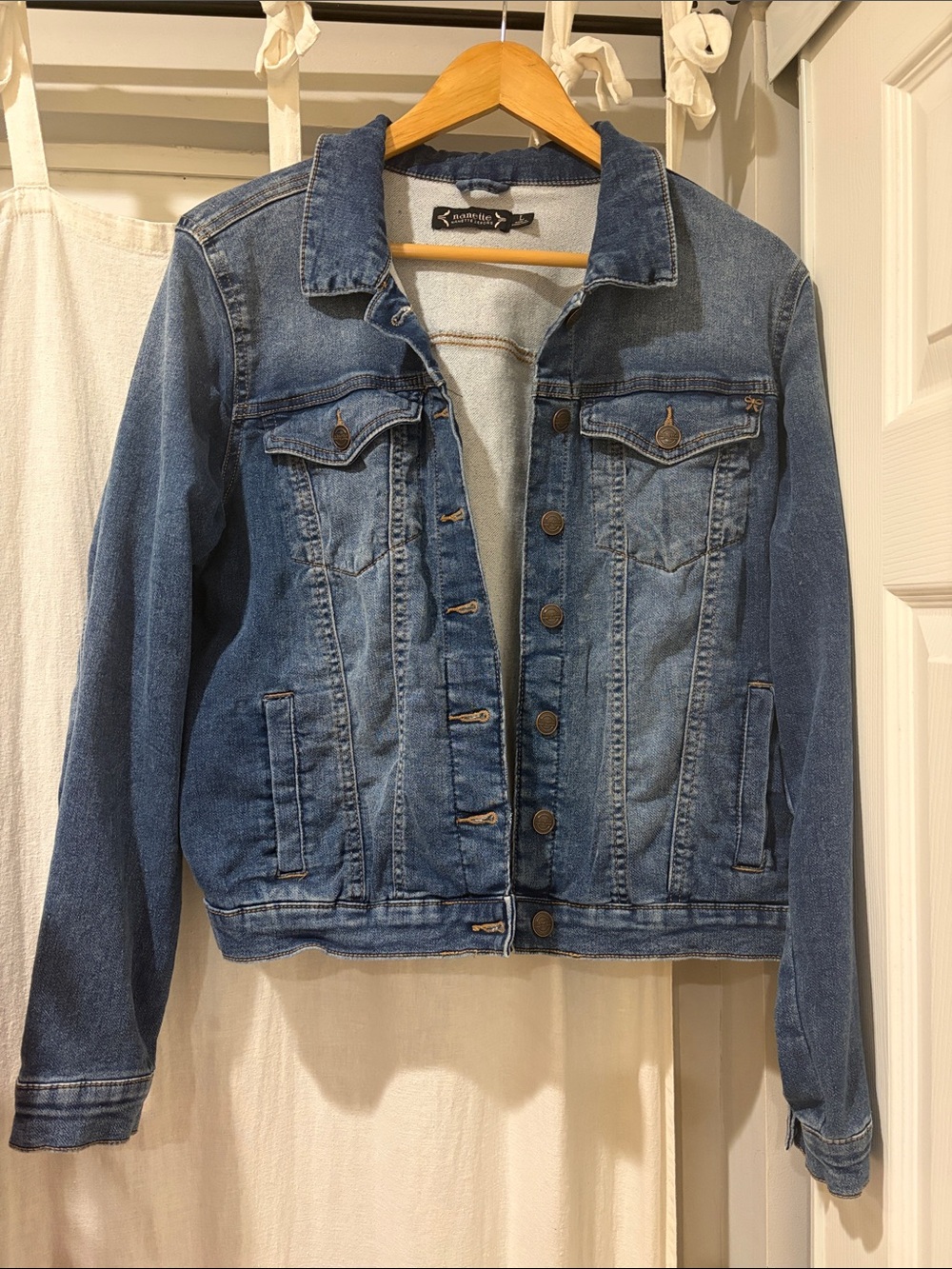 Nanette Lepore Classic Blue Denim Jacket w/stretch women’s large like new